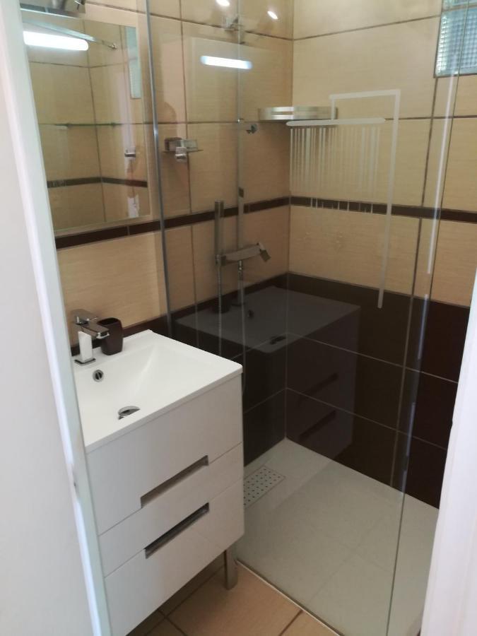 Appartement Classe 3 Etoiles Au 1Er Etage D'Une Maison Avec Jardin Dans Un Quartier Calme Cavalaire-sur-Mer Luaran gambar