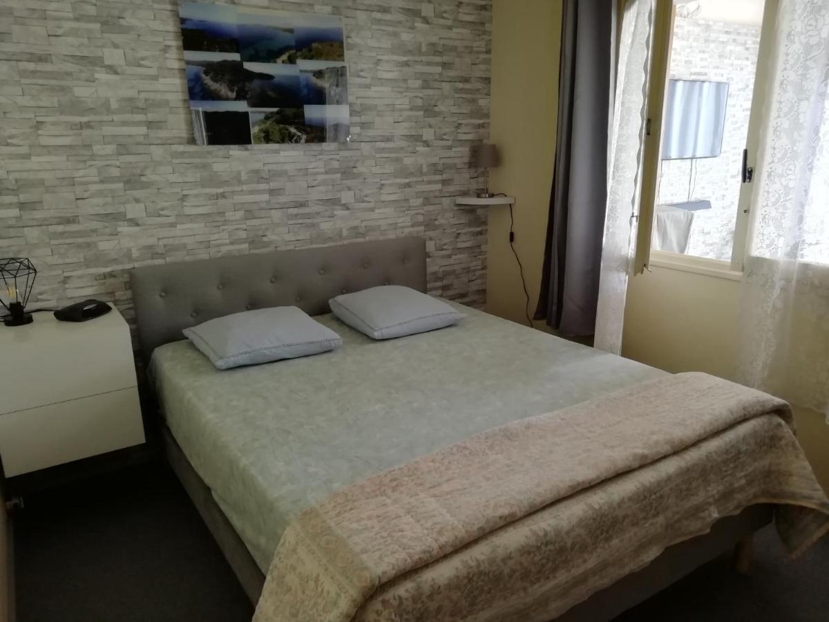 Appartement Classe 3 Etoiles Au 1Er Etage D'Une Maison Avec Jardin Dans Un Quartier Calme Cavalaire-sur-Mer Luaran gambar