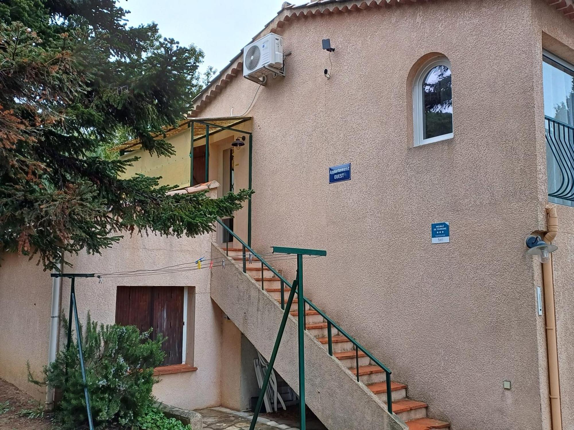 Appartement Classe 3 Etoiles Au 1Er Etage D'Une Maison Avec Jardin Dans Un Quartier Calme Cavalaire-sur-Mer Luaran gambar